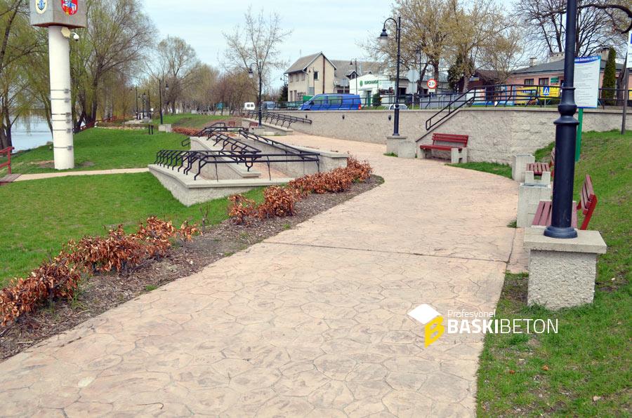 Metro ve Otobüs Durakları Baskılı Beton